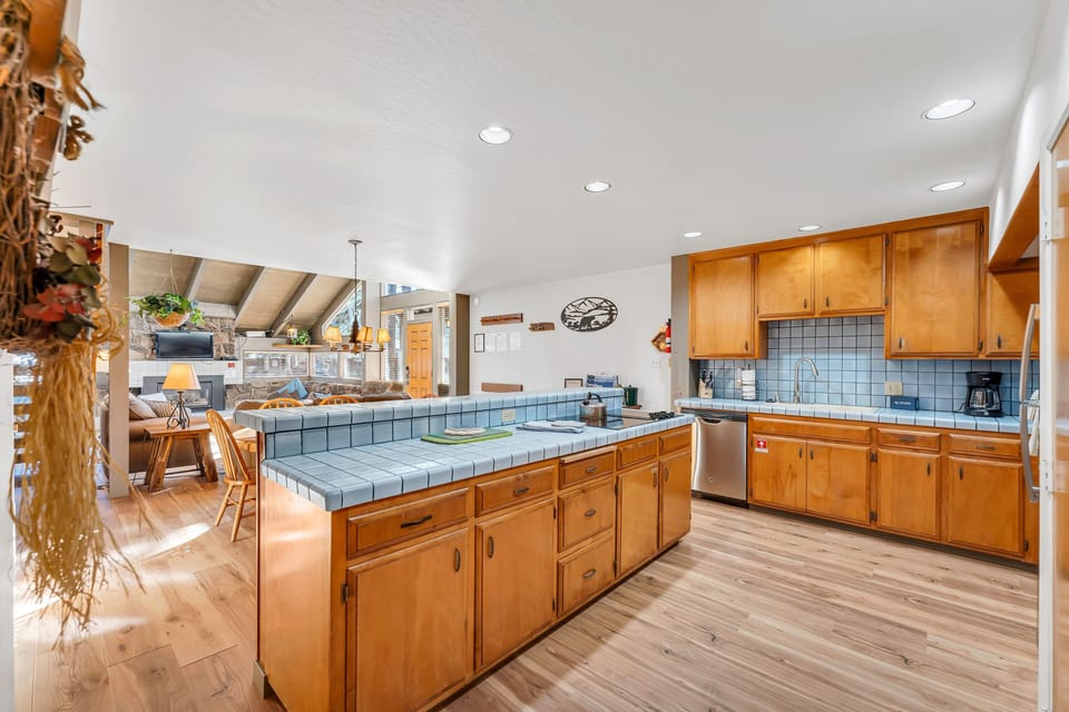 Condo, 3 Bedrooms | Private kitchen | Coffee/tea maker
