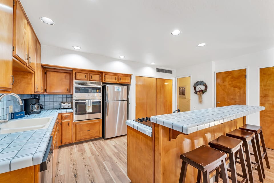 Condo, 3 Bedrooms | Private kitchen | Coffee/tea maker