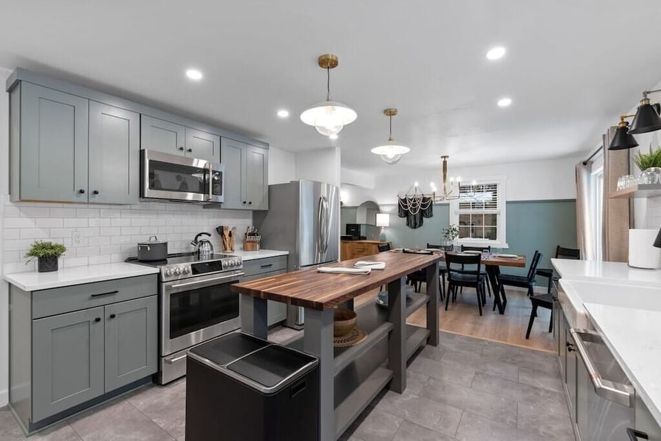 Open-concept kitchen & dining room that invites conversation & connection.