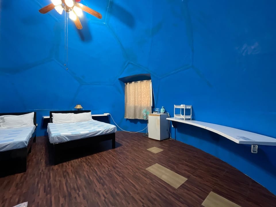 Deluxe Quadruple Room | Desk, blackout drapes, bed sheets