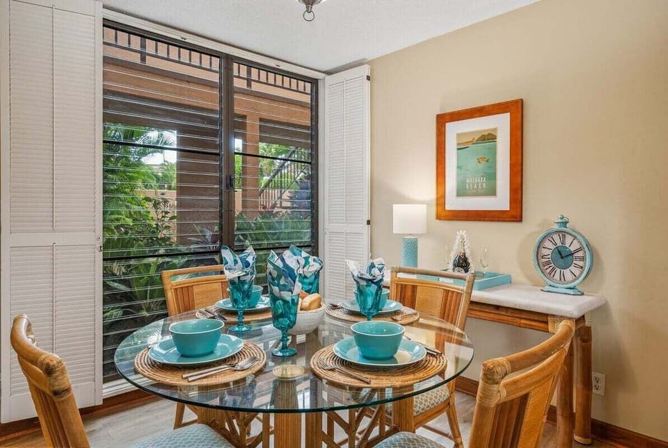 A cozy dining nook with elegant décor and tropical views just outside the window, offering a comfortable spot for leisurely breakfasts.