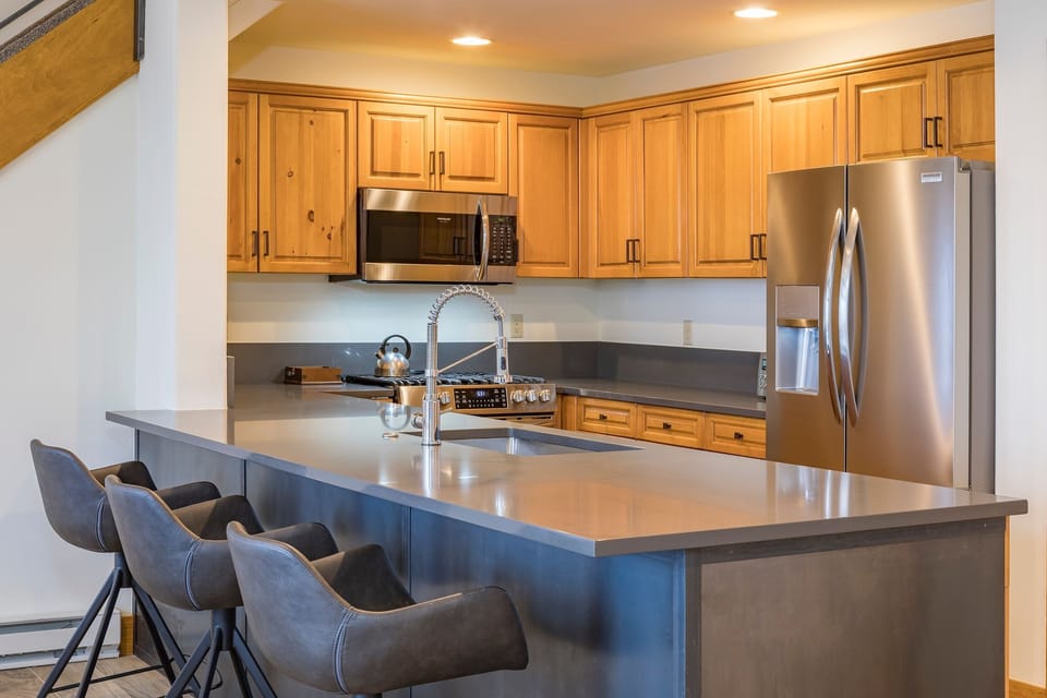 Condo, 4 Bedrooms | Private kitchen | Coffee/tea maker, fridge, oven, toaster