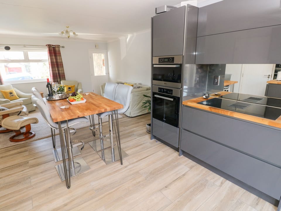 Fridge, dishwasher, cookware/dishes/utensils