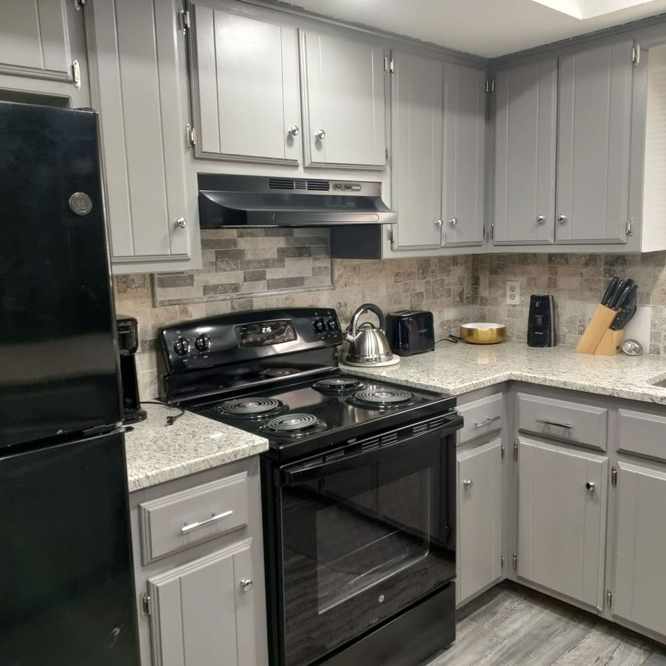 fully equipped remodel kitchen....
