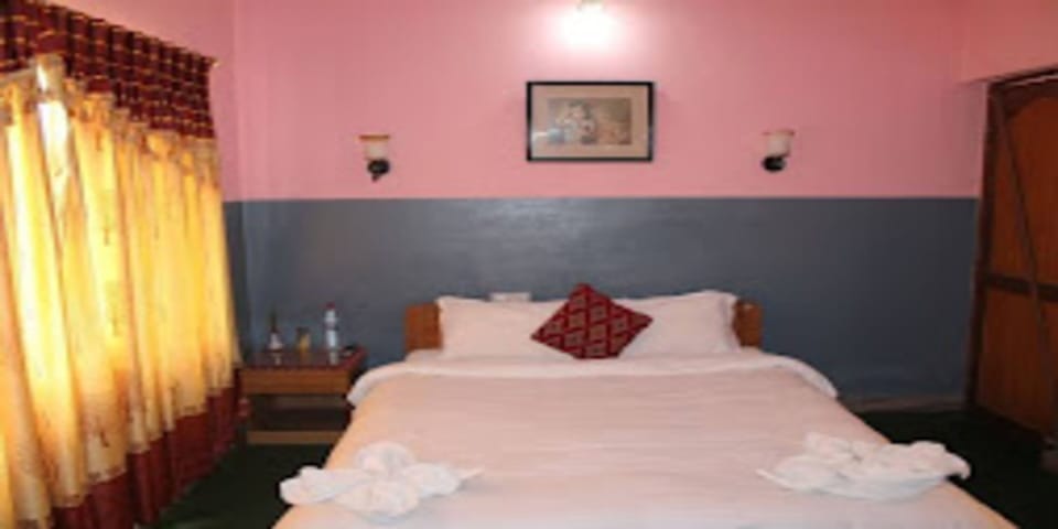 Basic Single Room | Free WiFi, bed sheets