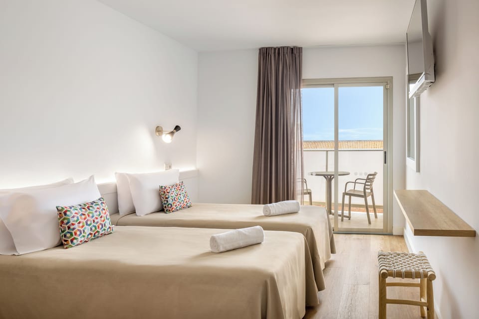 In-room safe, desk, free WiFi, bed sheets