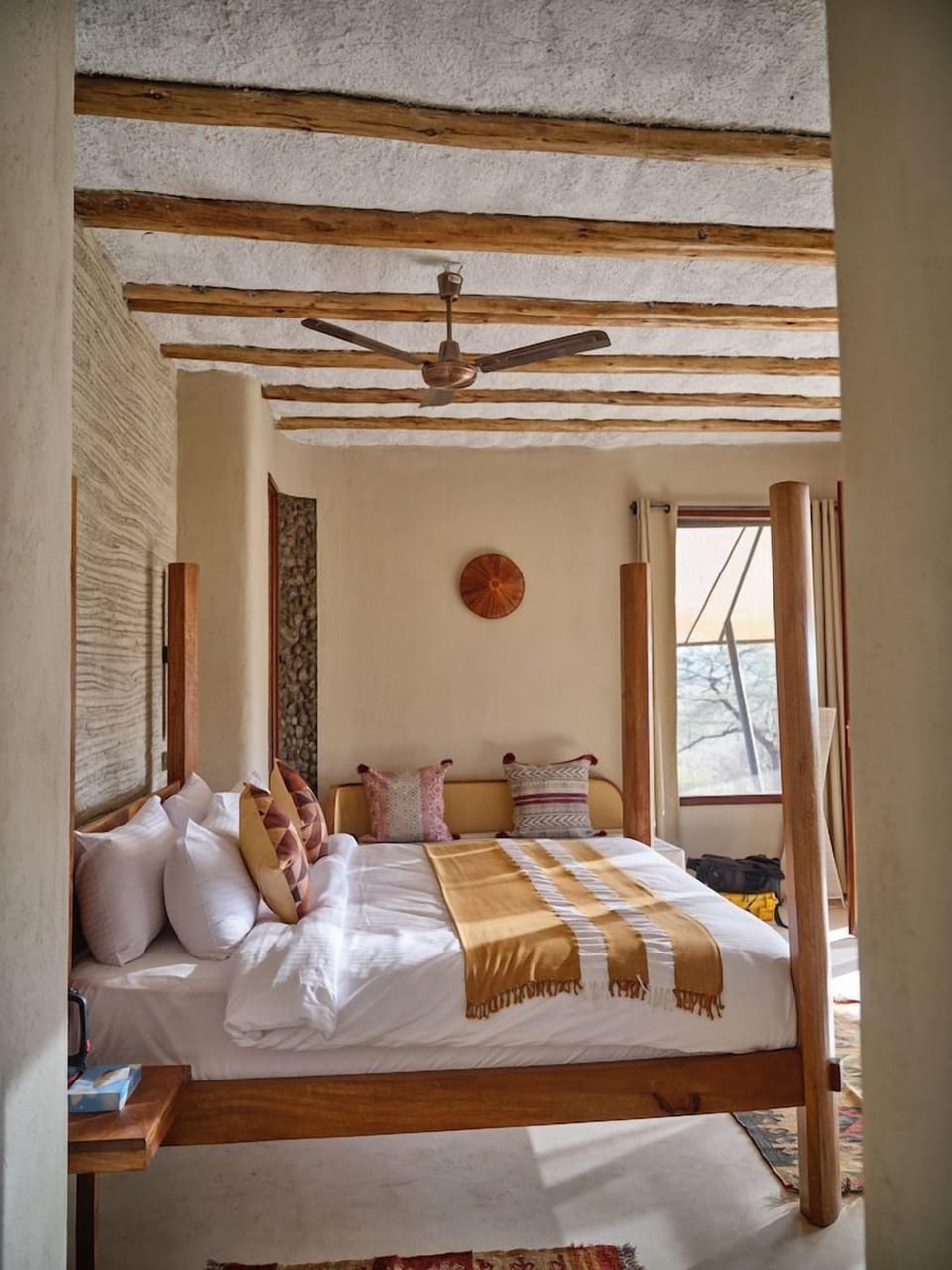 In-room safe, bed sheets