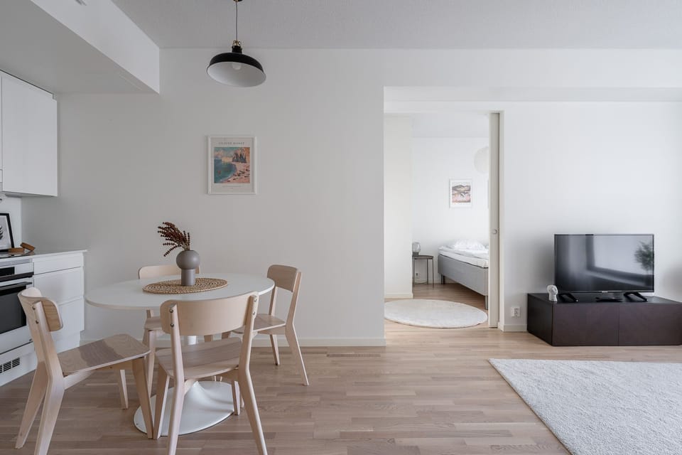 Deluxe Apartment | Living area | 40-inch Smart TV with cable channels, TV, heated floors