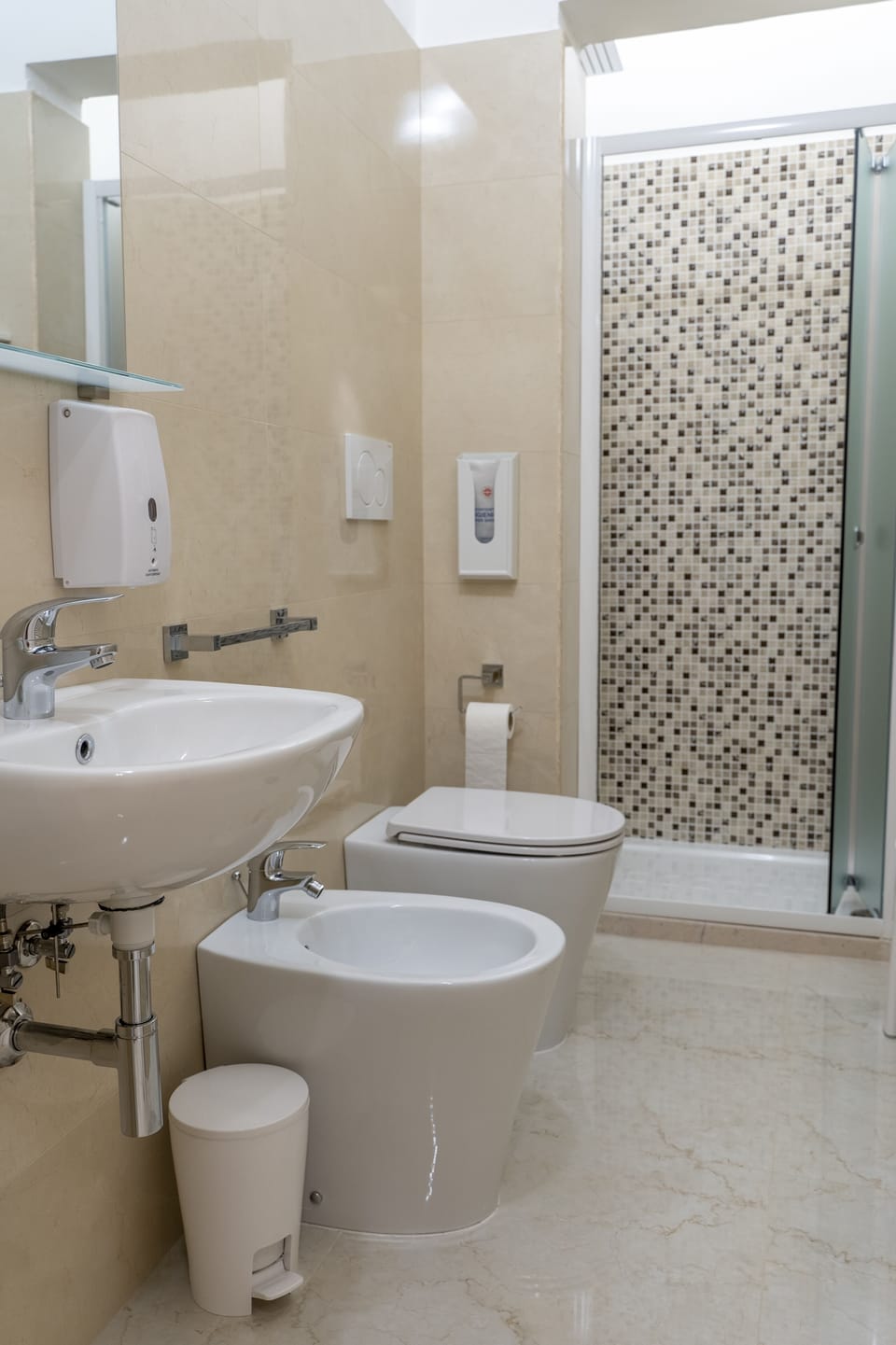 Superior Room | Bathroom | Shower, rainfall showerhead, hair dryer, slippers