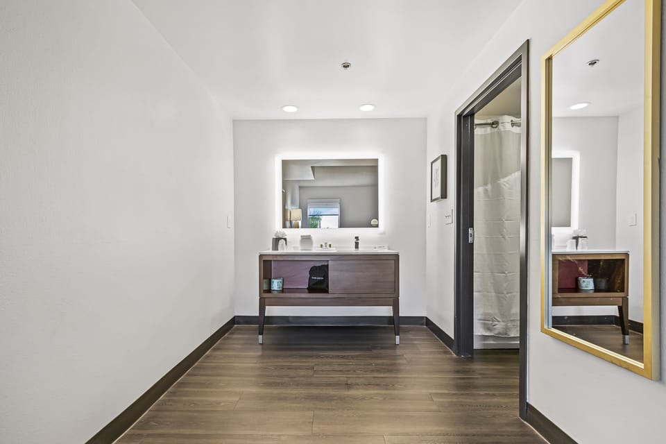 Premium bedding, pillowtop beds, in-room safe, desk