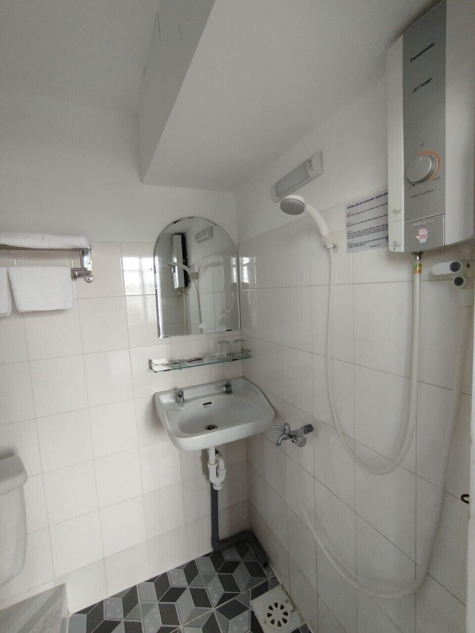 Double Room | Bathroom | Free toiletries, slippers, bidet, towels