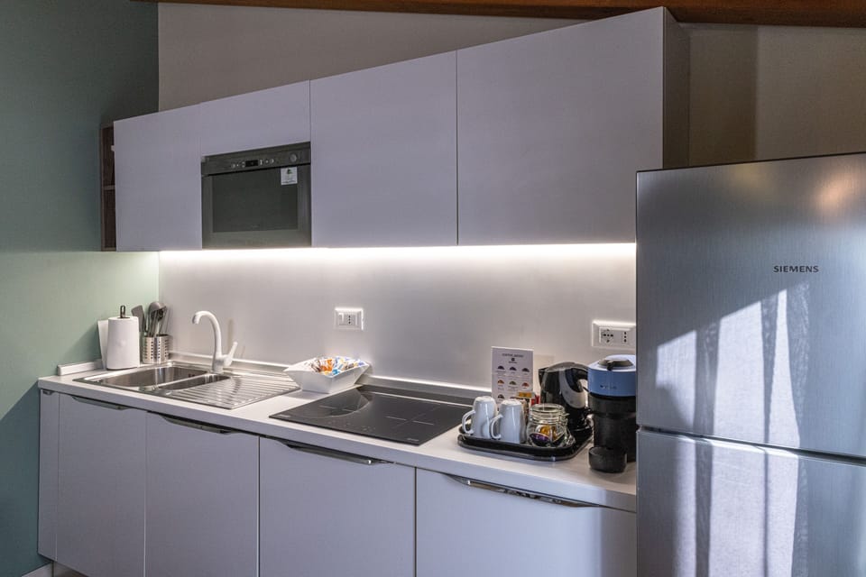 Deluxe Penthouse, Kitchenette, Canal View | Private kitchen | Full-size fridge, oven, stovetop, dishwasher