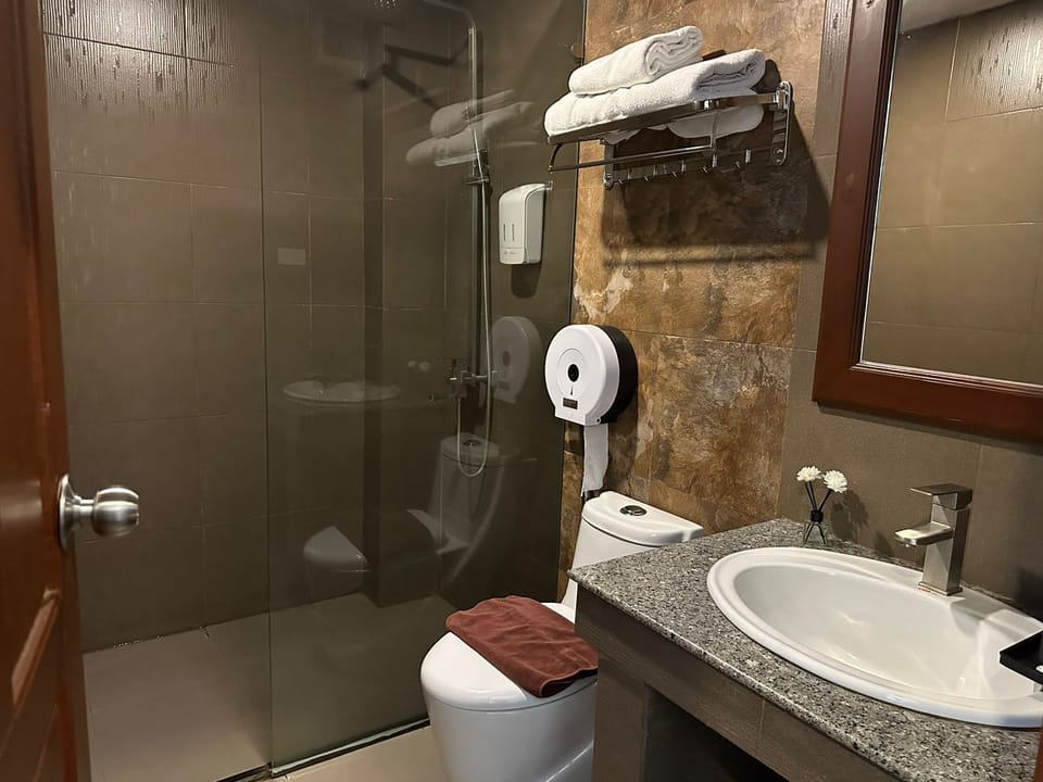 Superior Double Room | Bathroom | Slippers