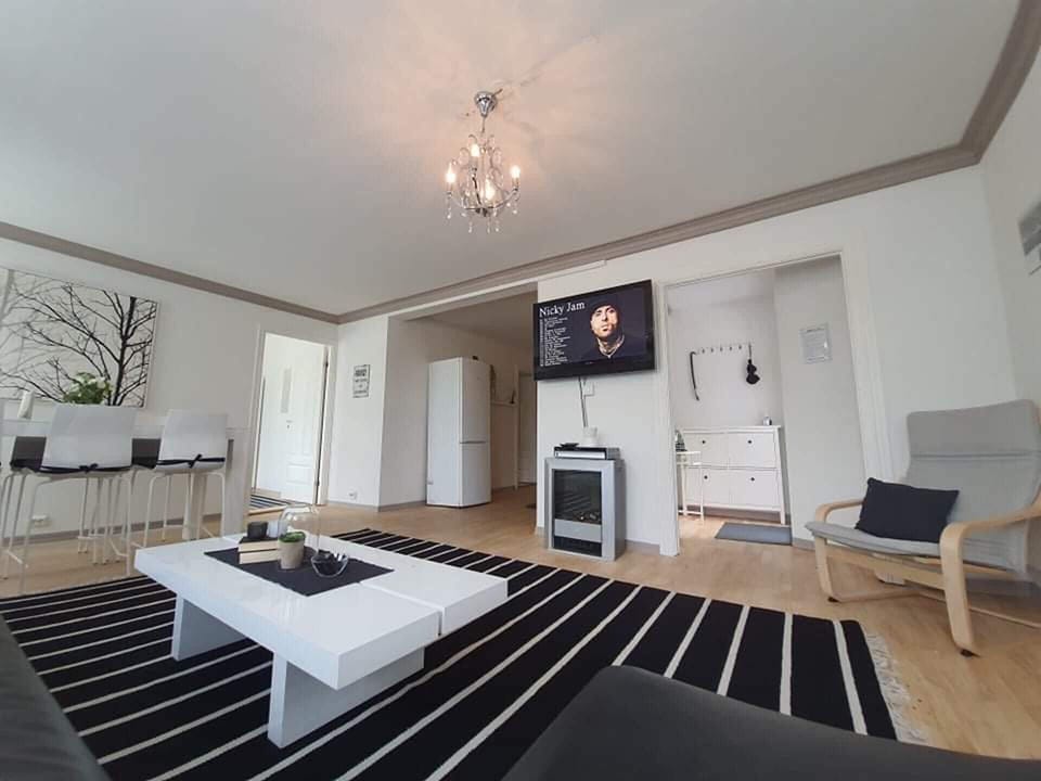 Apartment | Living area | TV
