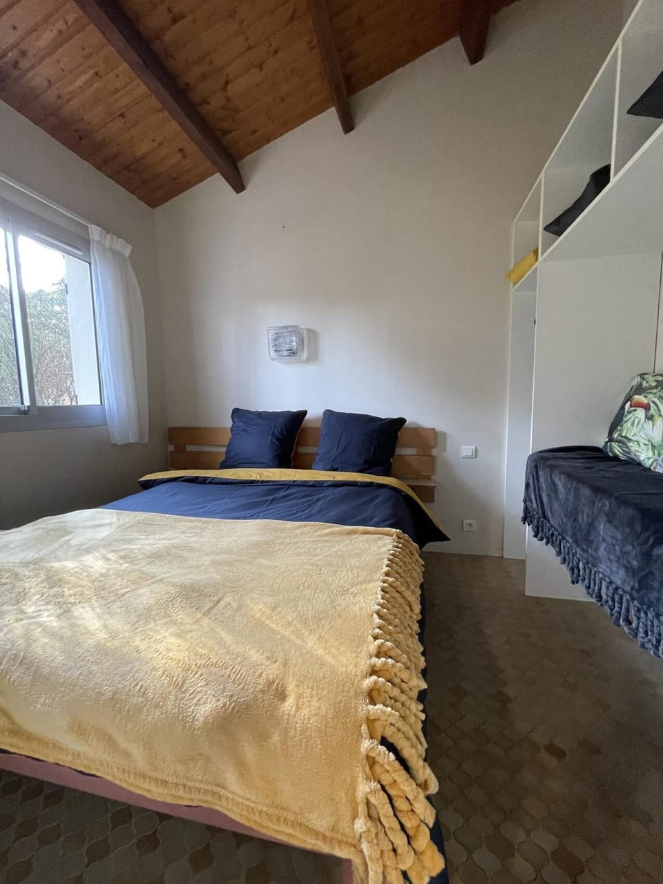 Travel crib, free WiFi