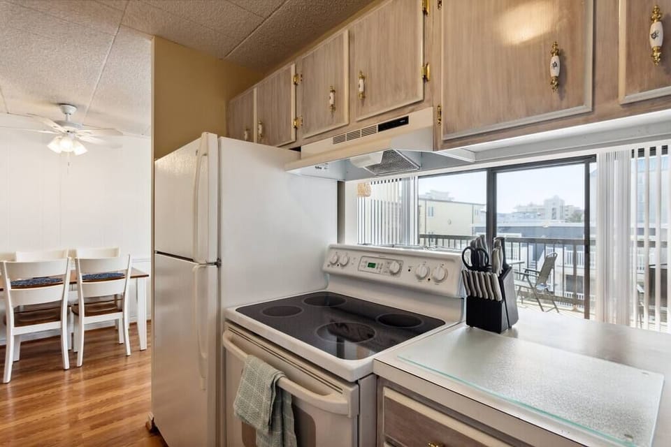 Kitchen Stove and Refrigerator