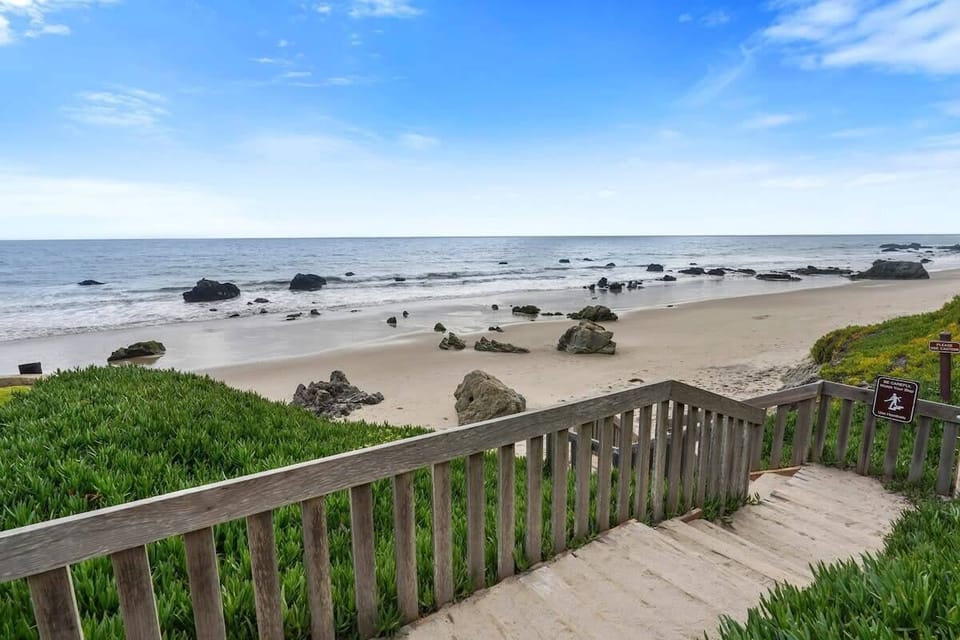 Lechuza beach stairs