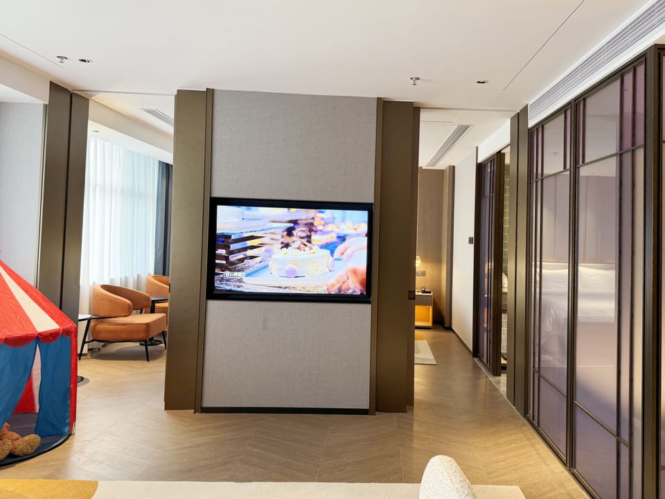 Premier Family Friendly Room | Premium bedding, minibar, in-room safe, desk