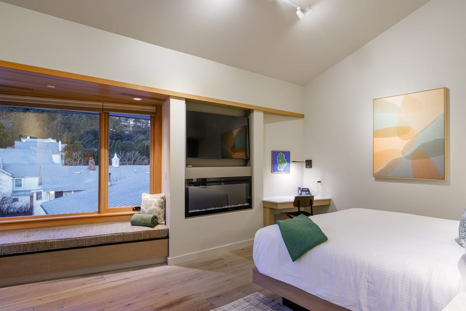 301 Canoe Island - Village Inn Eastsound Orcas Island Washington - 02