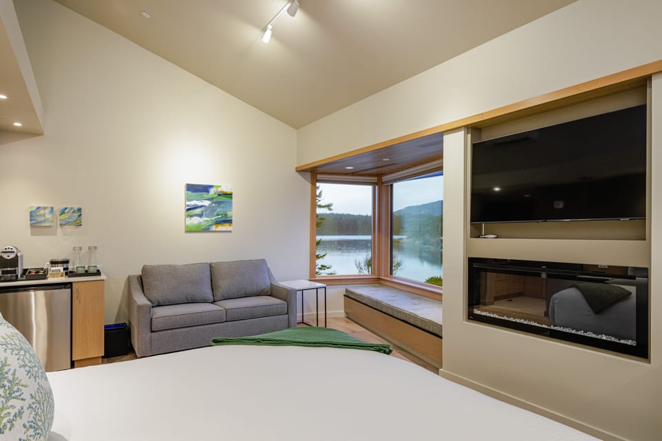 301 Canoe Island - Village Inn Eastsound Orcas Island Washington - 03