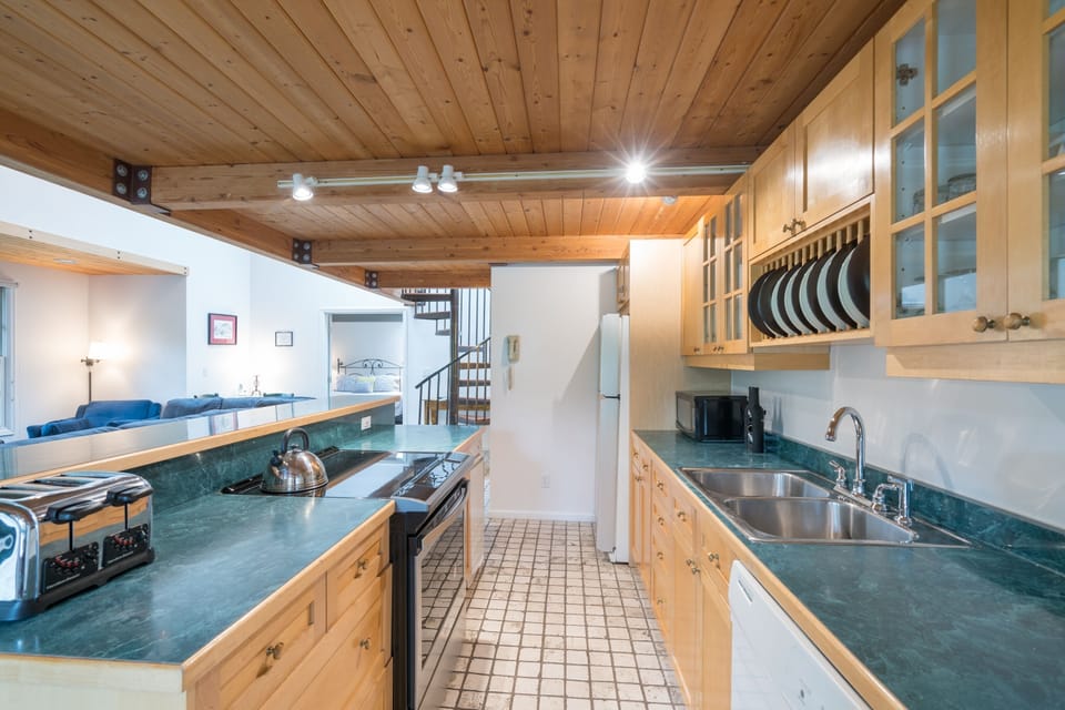 Condo, 2 Bedrooms | Private kitchen | Coffee/tea maker, fridge, oven, toaster