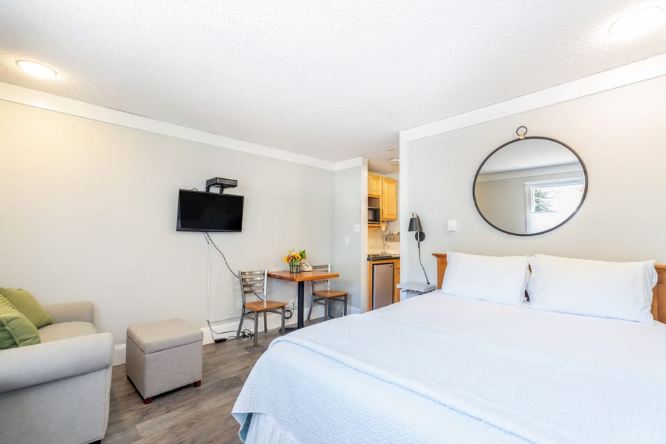 Room, 1 Bedroom | 1 bedroom, WiFi (free)