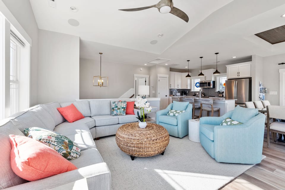 M983: Osprey Isle | Top Level Living Area