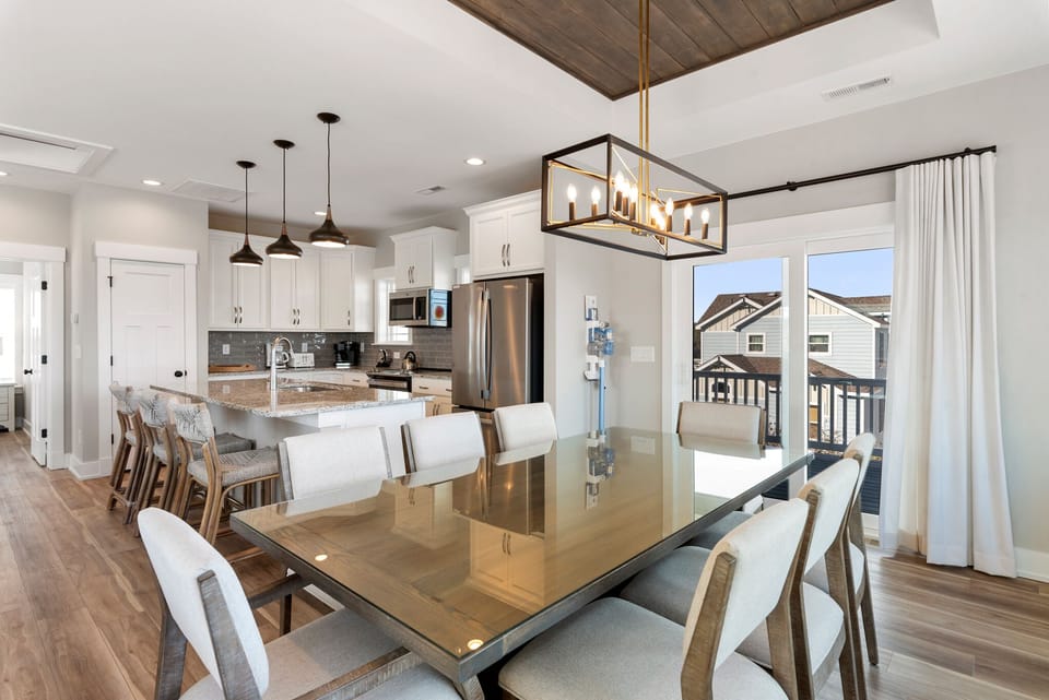 M983: Osprey Isle | Top Level Dining Area