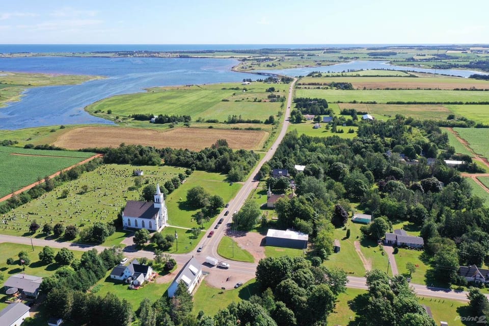 Aerial view of our area - 2  minutes to Darnley Basin where you can kayak
