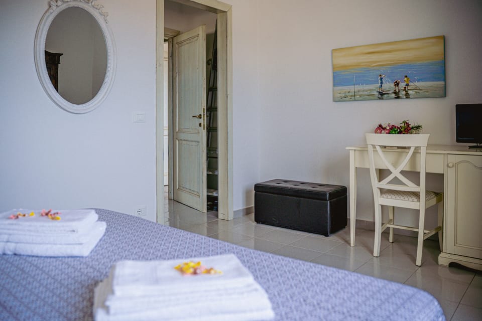 Panoramic Penthouse | Minibar, desk, laptop workspace, blackout drapes