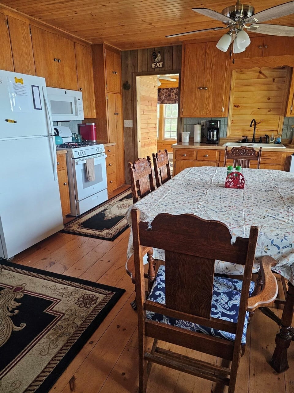 Cottage, 2 Bedrooms | Private kitchen | Fridge, oven, coffee/tea maker, toaster