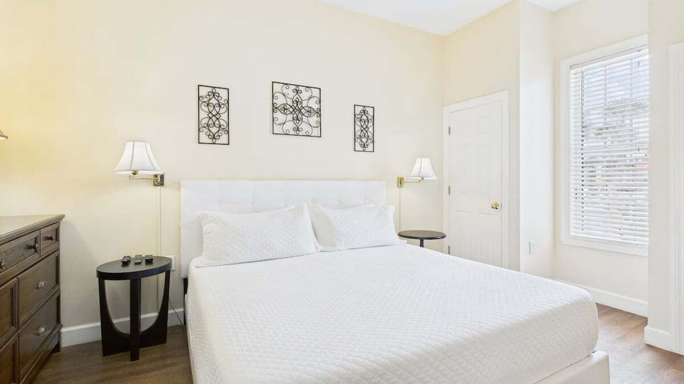 Master bedroom with king bed and attached bathroom (sleeps 2)