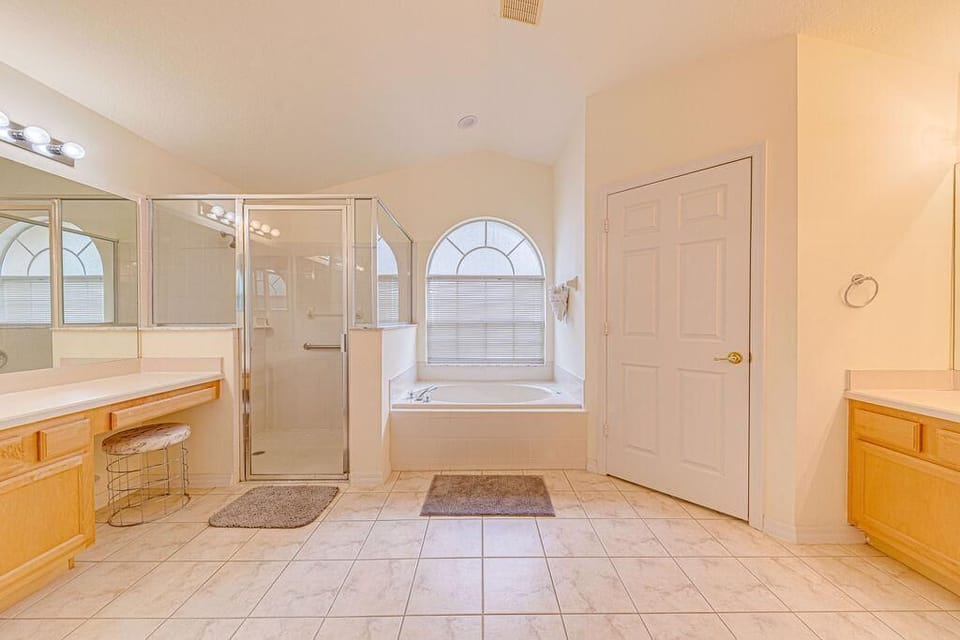 1st Queen Bedroom