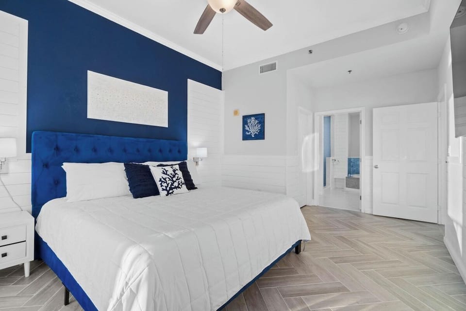 Ensuite King bedroom with balcony access