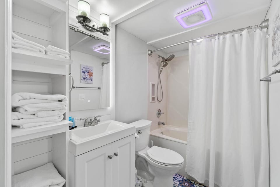 Bathroom with shower/tub combo