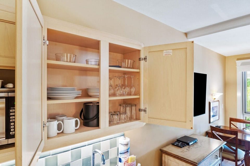 Full equipped kitchenette