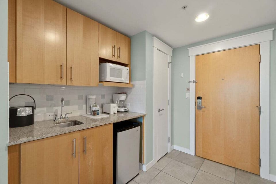 Kitchenette with basic appliances