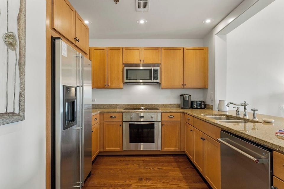 Full kitchen