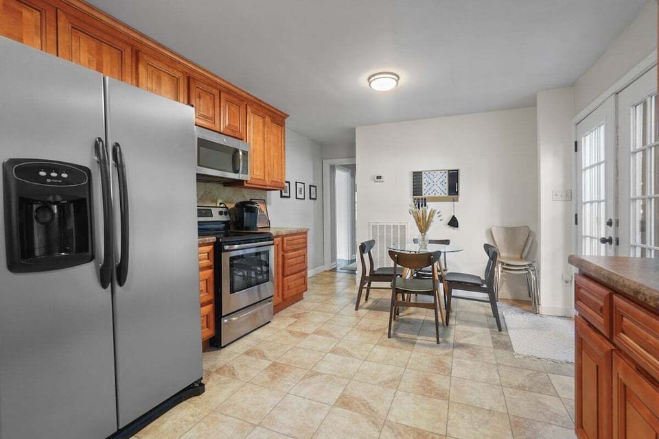 Full kitchen