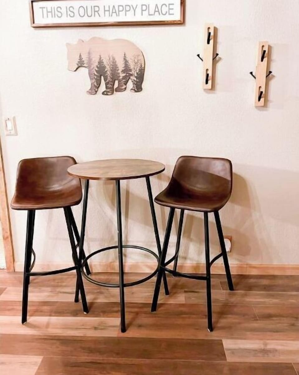 Additional seating in kitchen / dining area