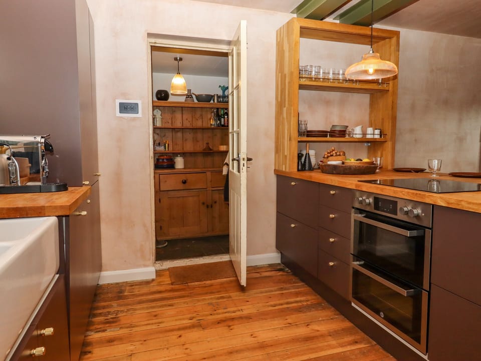 Fridge, dishwasher, electric kettle, toaster