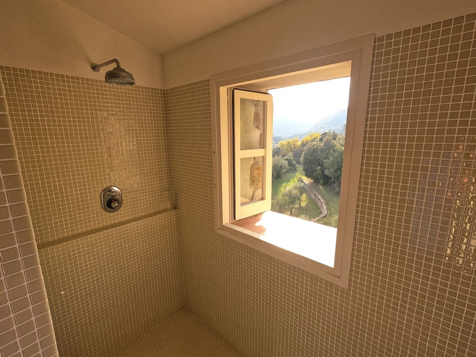 Comfort Double Room, 1 Queen Bed, Non Smoking, Hill View | Bathroom | Free toiletries, hair dryer, towels