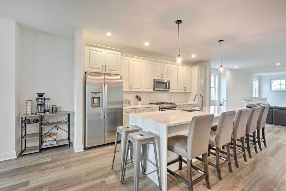 Kitchen | 2nd Floor | Coffee Bar | Toaster | Blender