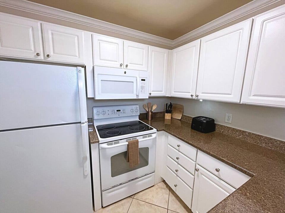 Fully equipped kitchen w/ full-size appliances & plenty of prep space