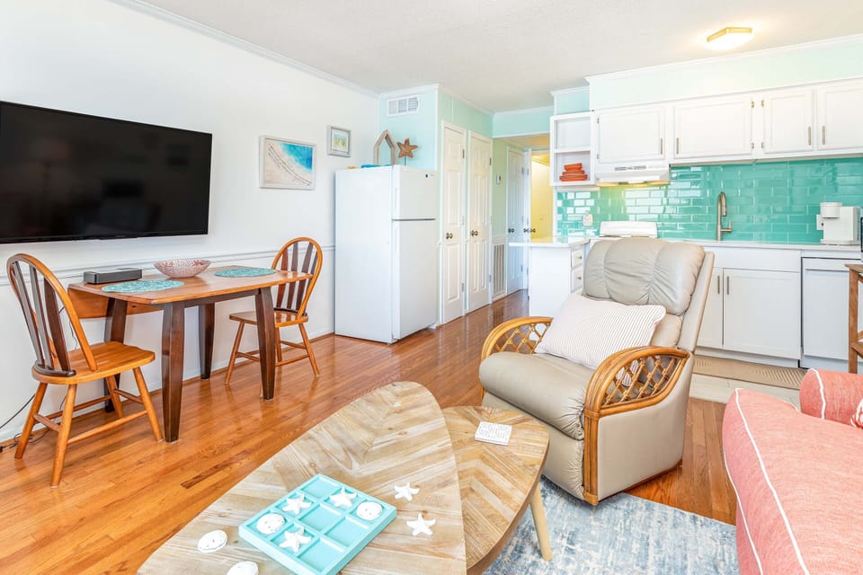 Condo, 1 Queen Bed with Sofa bed, Balcony, Beach View | Living area | 40-inch TV with digital channels