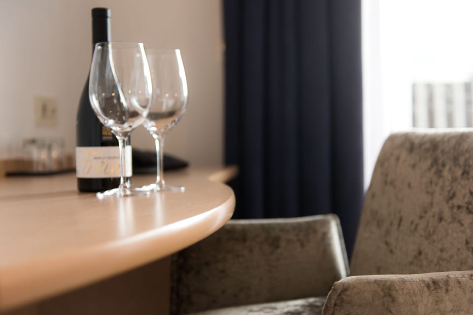 Classic Double Room | Hypo-allergenic bedding, down comforters, pillowtop beds, minibar