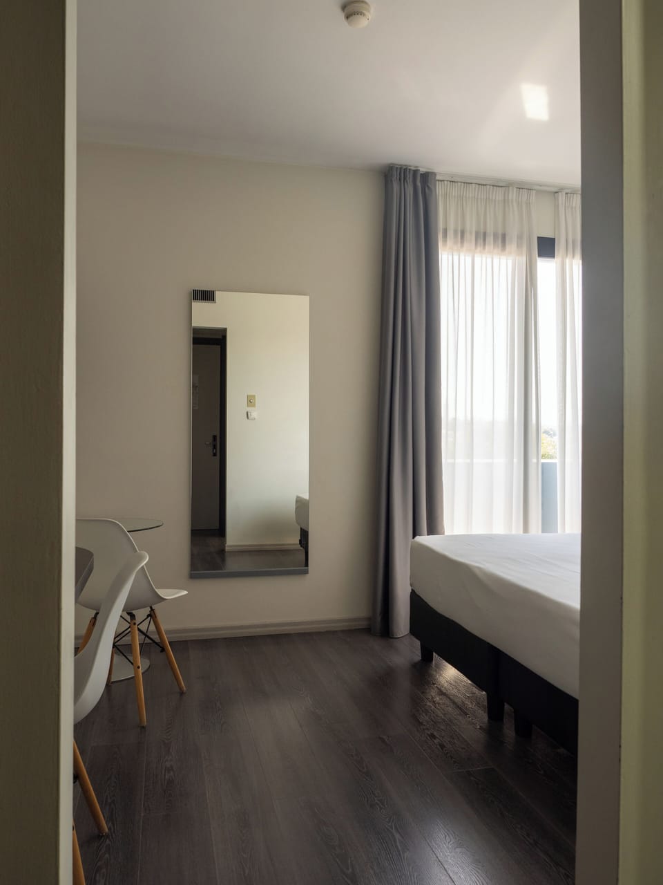 Premium bedding, down comforters, minibar, desk