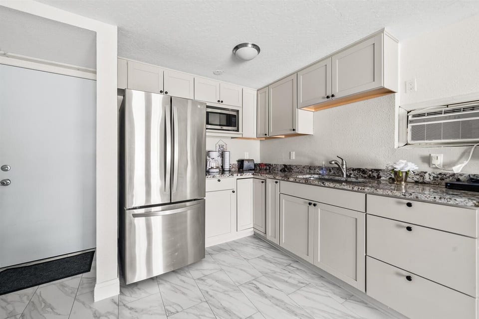 Fully equipped kitchen with everything you need