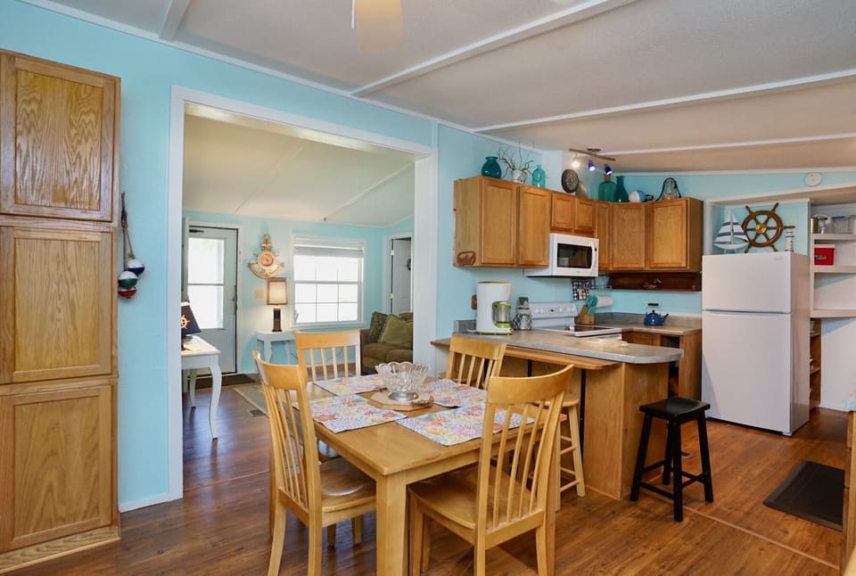 Eat in kitchen