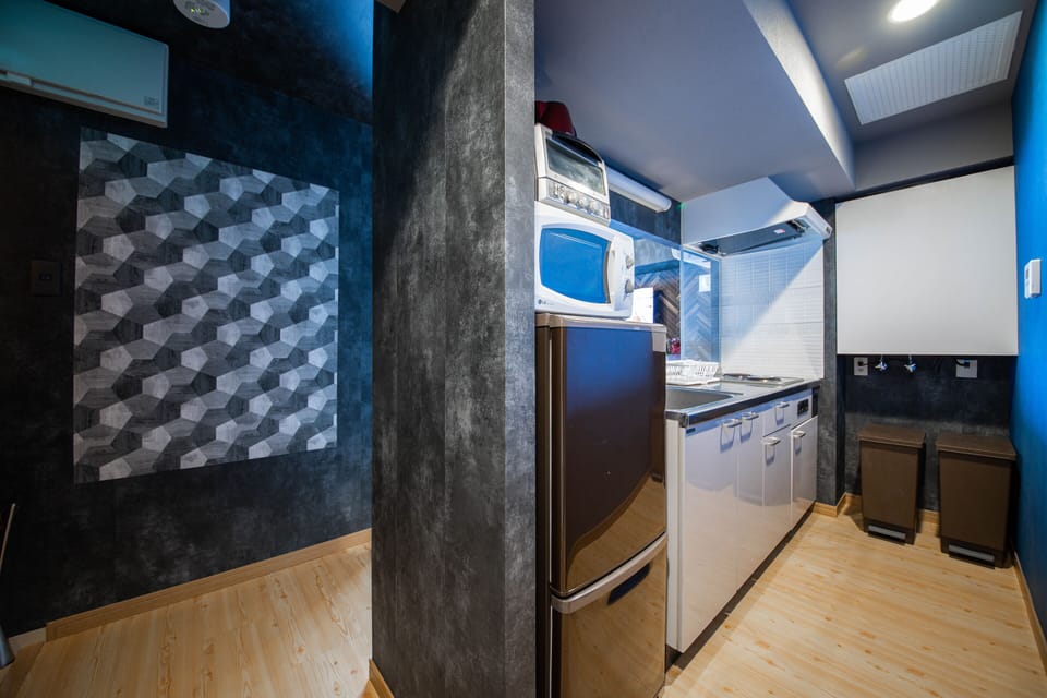 Design Room | Private kitchen | Full-size fridge, microwave, stovetop, rice cooker